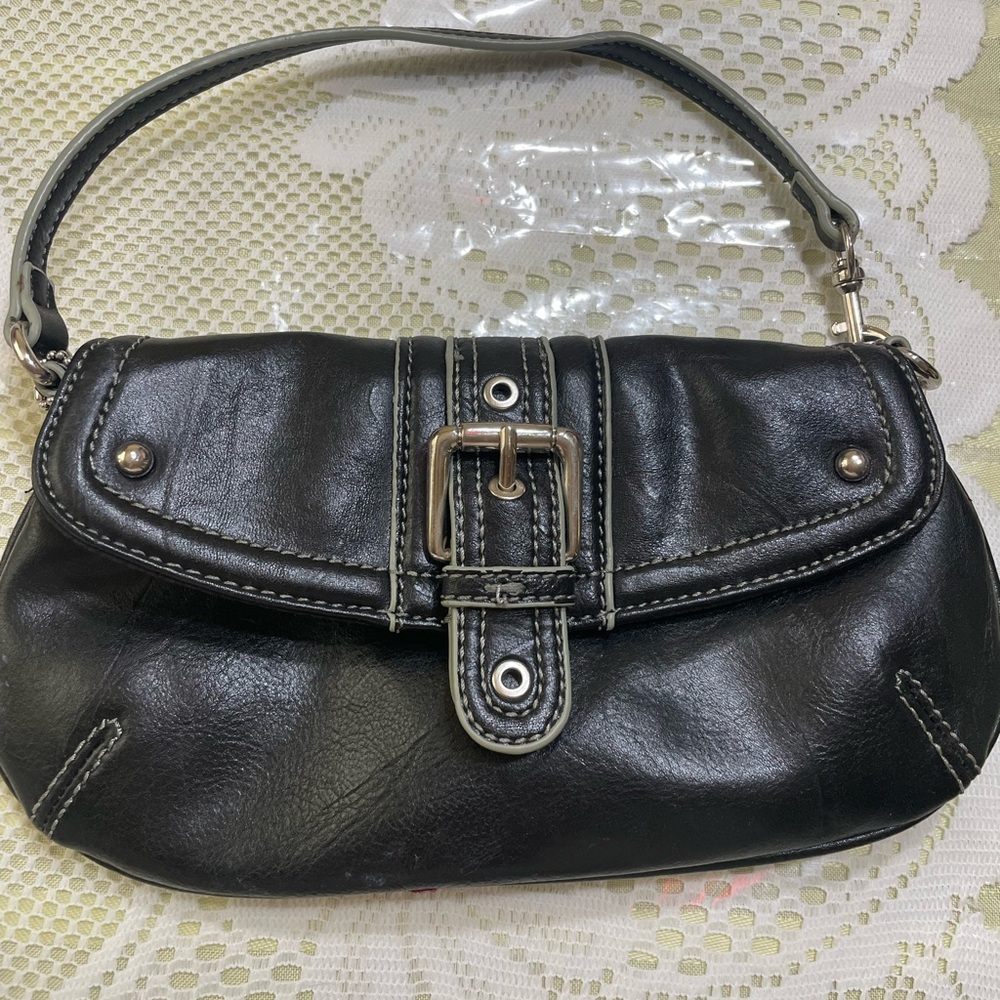 Nine West Elegant Black Leather Handbag